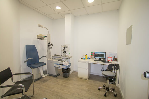 clínica oftalmológica en Valencia - revisión