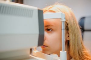 operar desprendimiento de retina en Valencia - prueba diagnóstica
