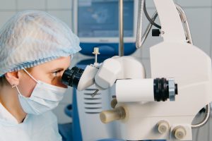 Operar desprendimiento de retina en Valencia -Cirujano