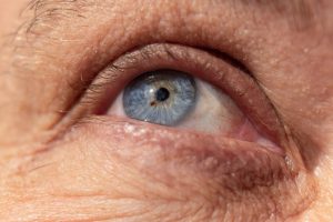 operar la retina en Valencia - ojos azules