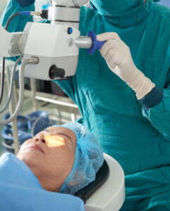 cirujanos oftalmologos en valencia - cirugía