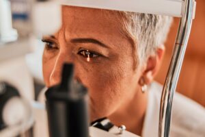 eliminar cataratas en valencia - examen